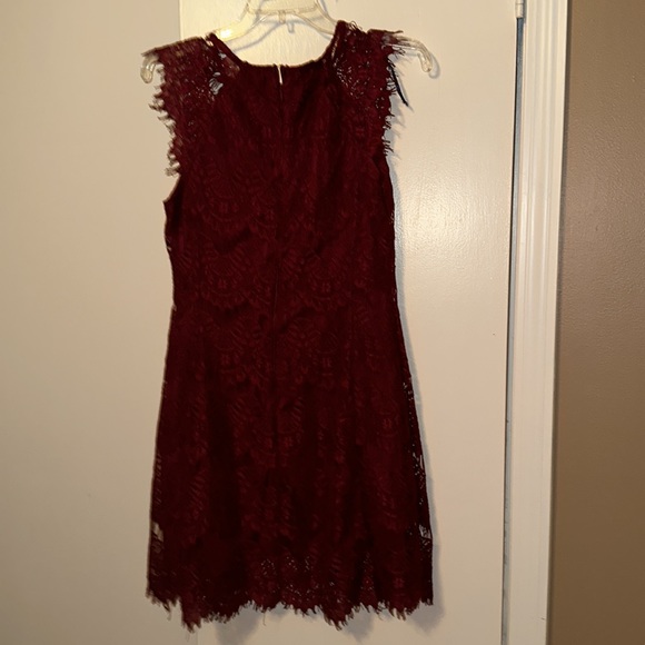 Burgundy Lace dress - Picture 4 of 5